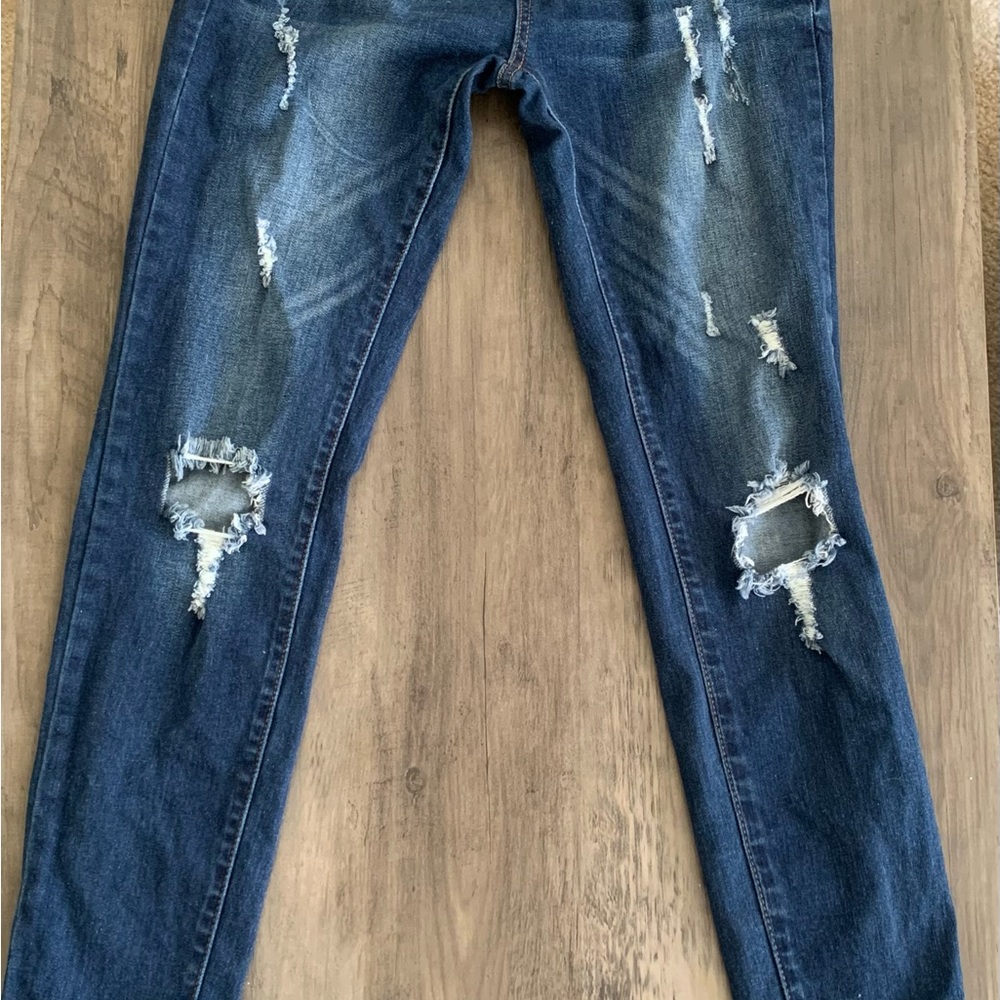 Distressed skinny denim women’s size 5